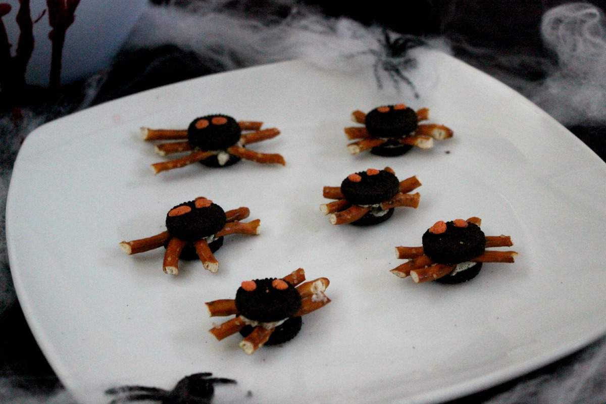 Oreo Spiders on a white plate.