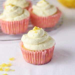 https://jessicainthekitchen.com/wp-content/uploads/2014/03/Lemon-Cupcakes-with-Whipped-Buttercream-Frosting-3-300x300.jpg