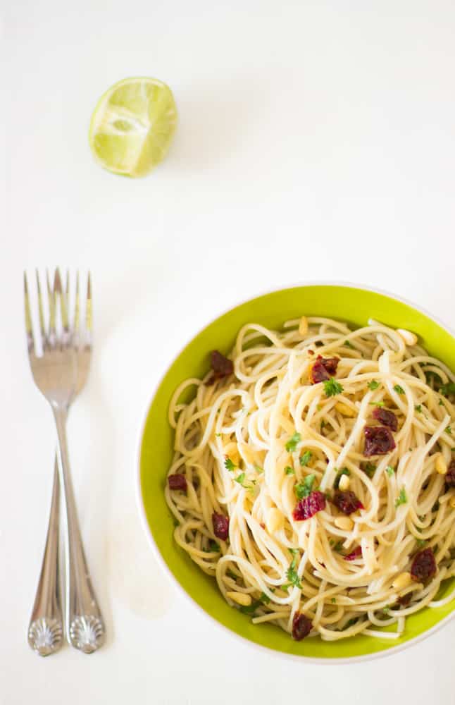 Lemon Garlic Spaghetti with Sundried Tomatoes | Jessica in the Kitchen