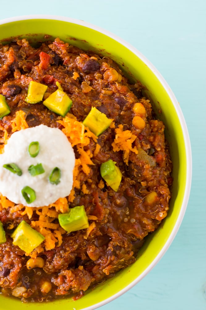 This Vegan Crockpot Quinoa and Black Bean Chili needs only 10 minutes prep then right into the crockpot! It results in a thick, filling and delicious chili. #vegan #chili #healthy #blackbean #quinoa #crockpot #slowcooker