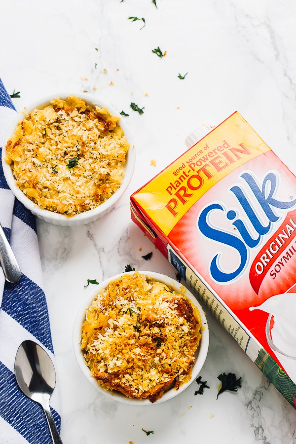 Overhead shot of vegan baked pumpkin mac and cheese in two bowls. 