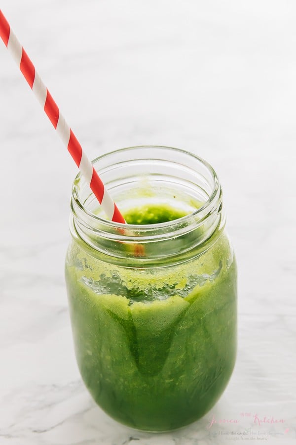 Side shot of green smoothie in a mason jar. 