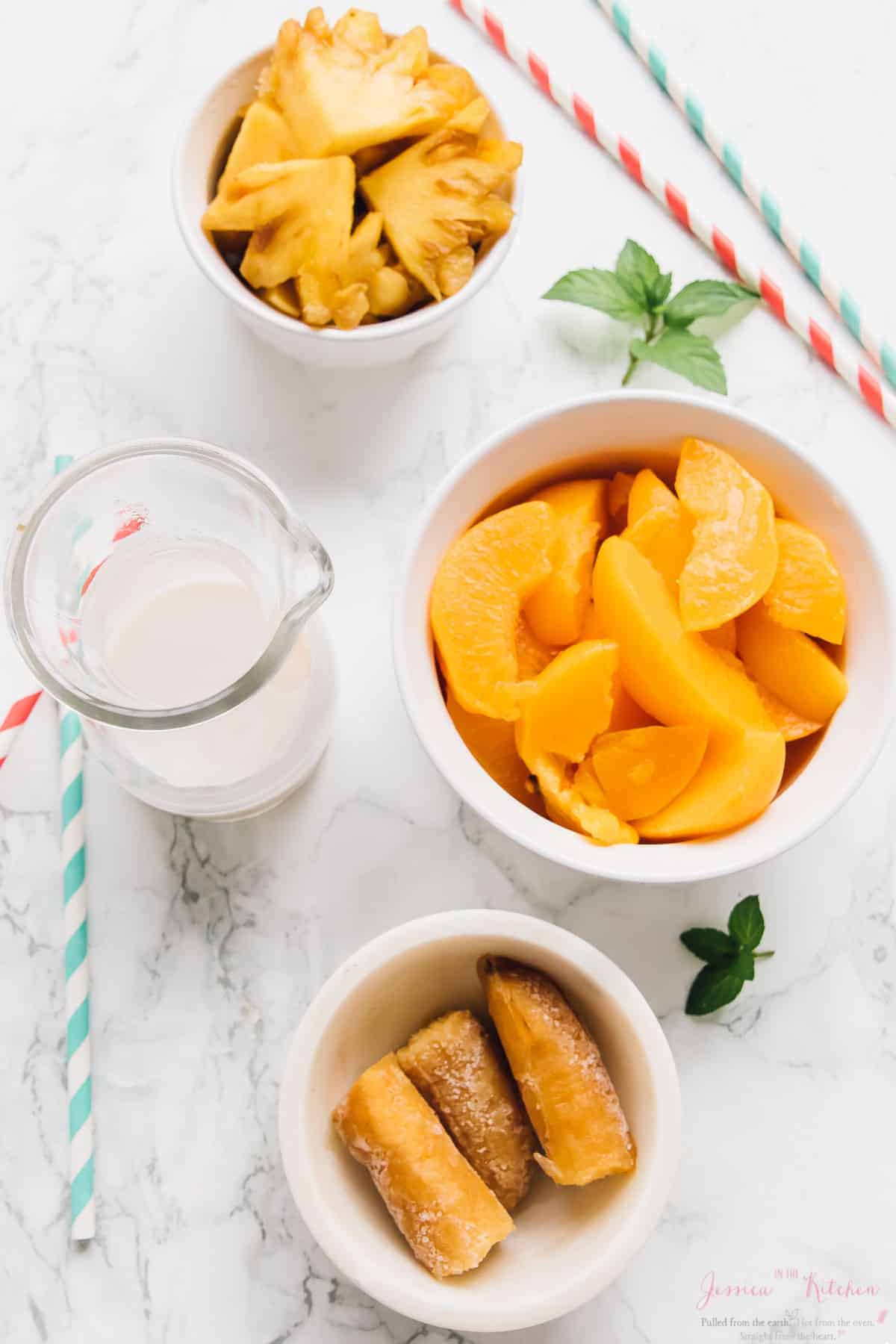 https://jessicainthekitchen.com/wp-content/uploads/2017/06/Pineapple-Peach-Smoothies-vegan-gluten-free-2.jpg