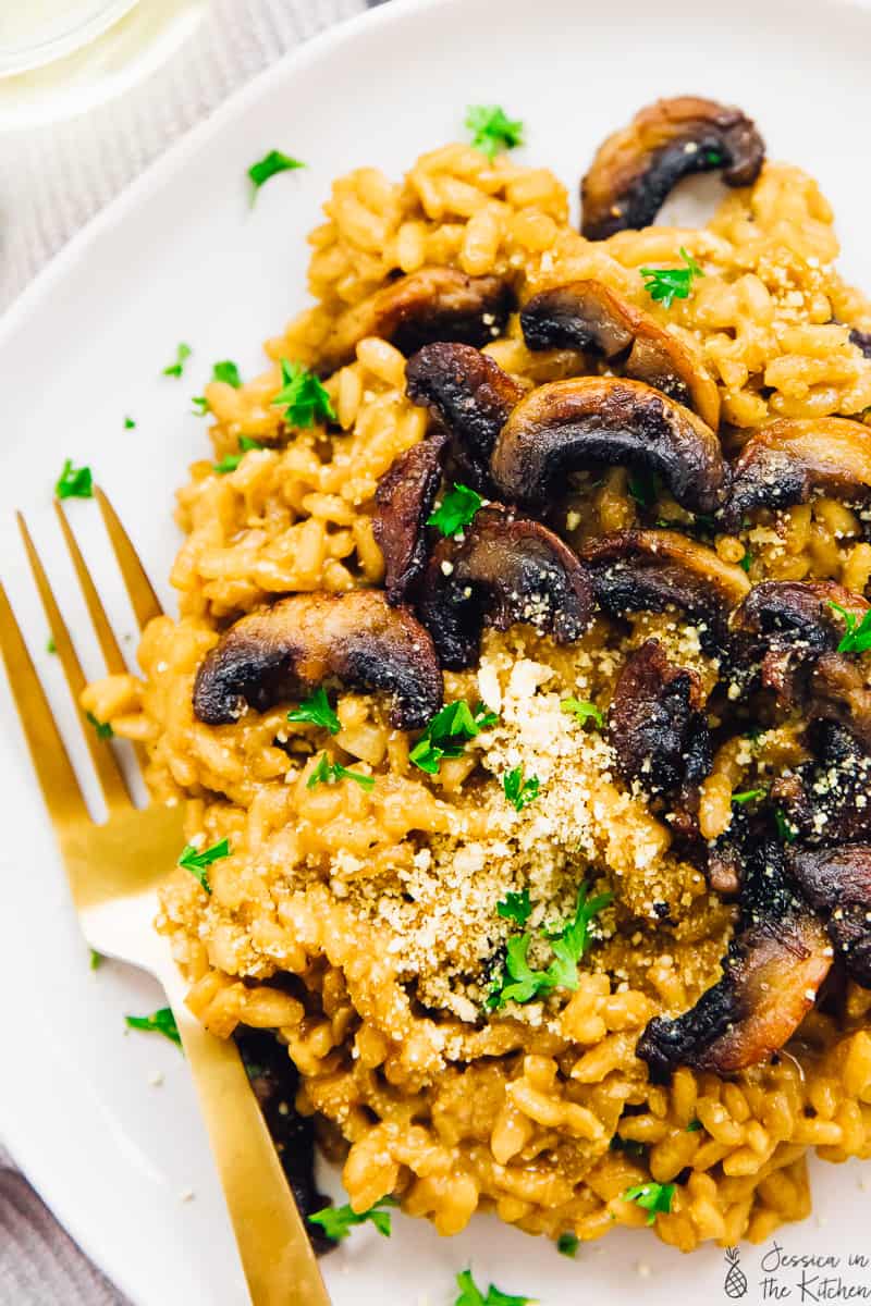 This Creamy Mushroom Risotto is the ultimate comfort dish! It's so much easier than it seems. Vegan, gluten free, hearty & straight forward - you'll be making this divine meal very often! via https://jessicainthekitchen.com