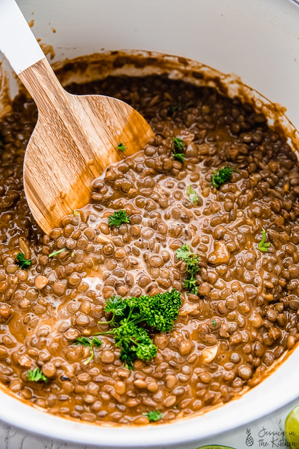 https://jessicainthekitchen.com/wp-content/uploads/2020/04/Vegan-Lentil-Stew-6.jpg