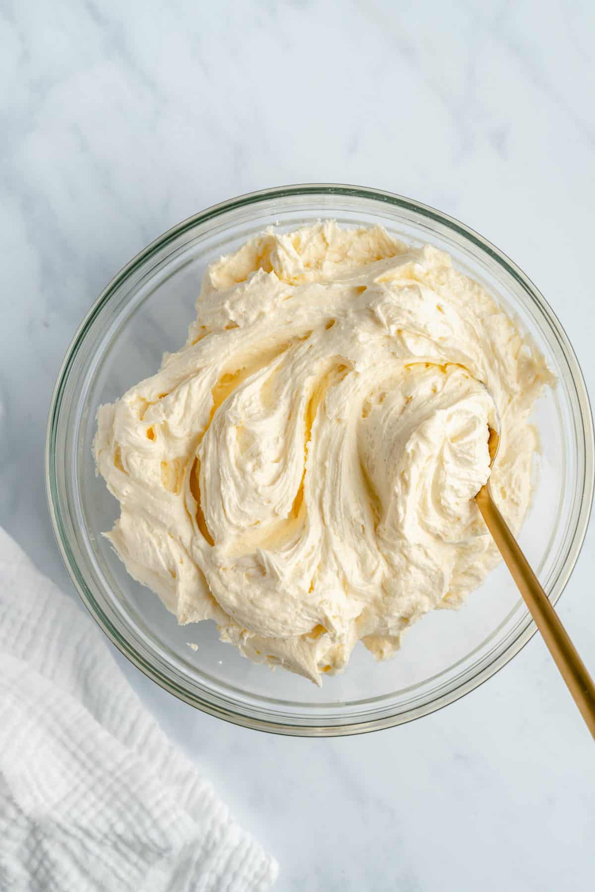 Vegan Buttercream Frosting (Only 4 Ingredients)-image