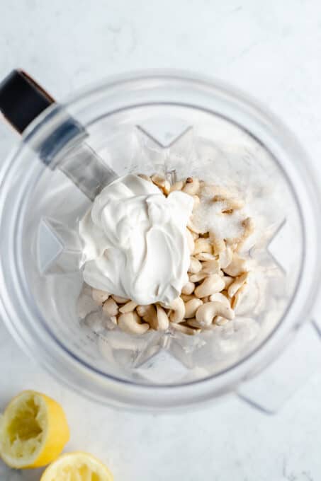 Raw cashews and yogurt in a blender.