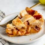 Apple pie slice on a plate.