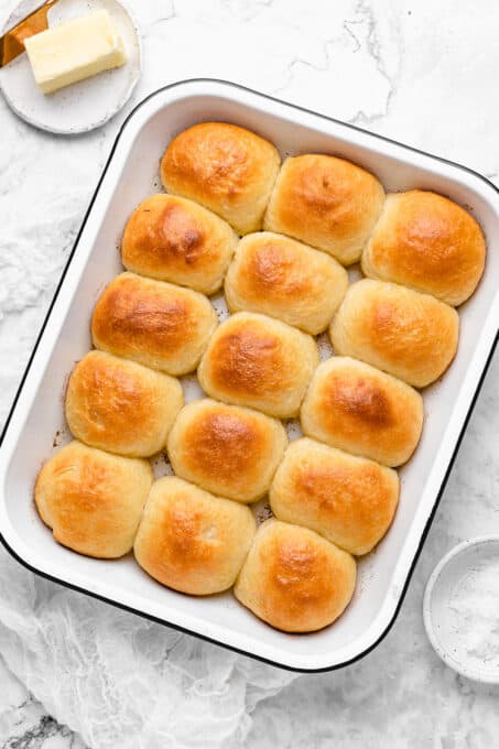 baked dinner rolls in a baking dish