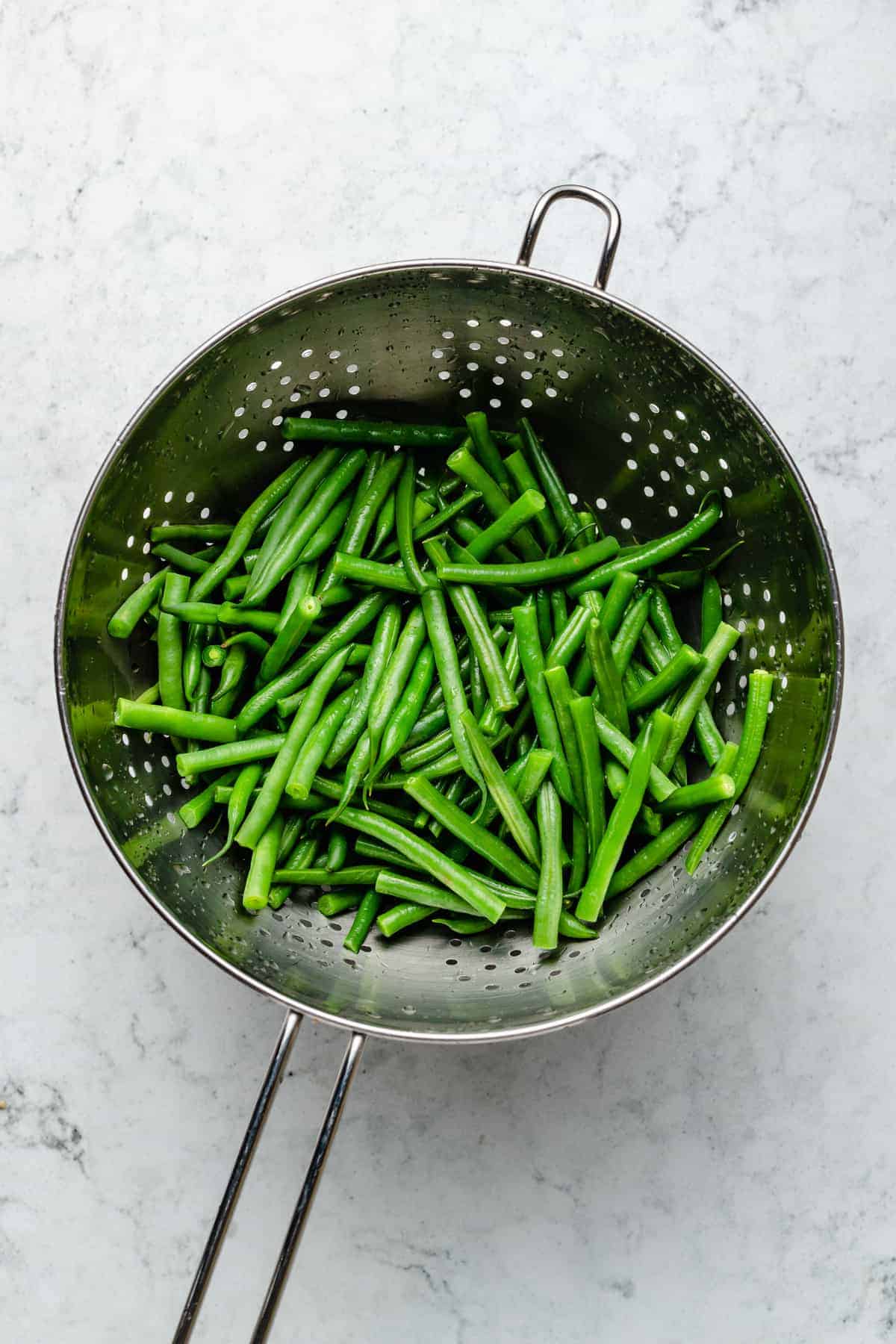 Overhead view of blanched green beans