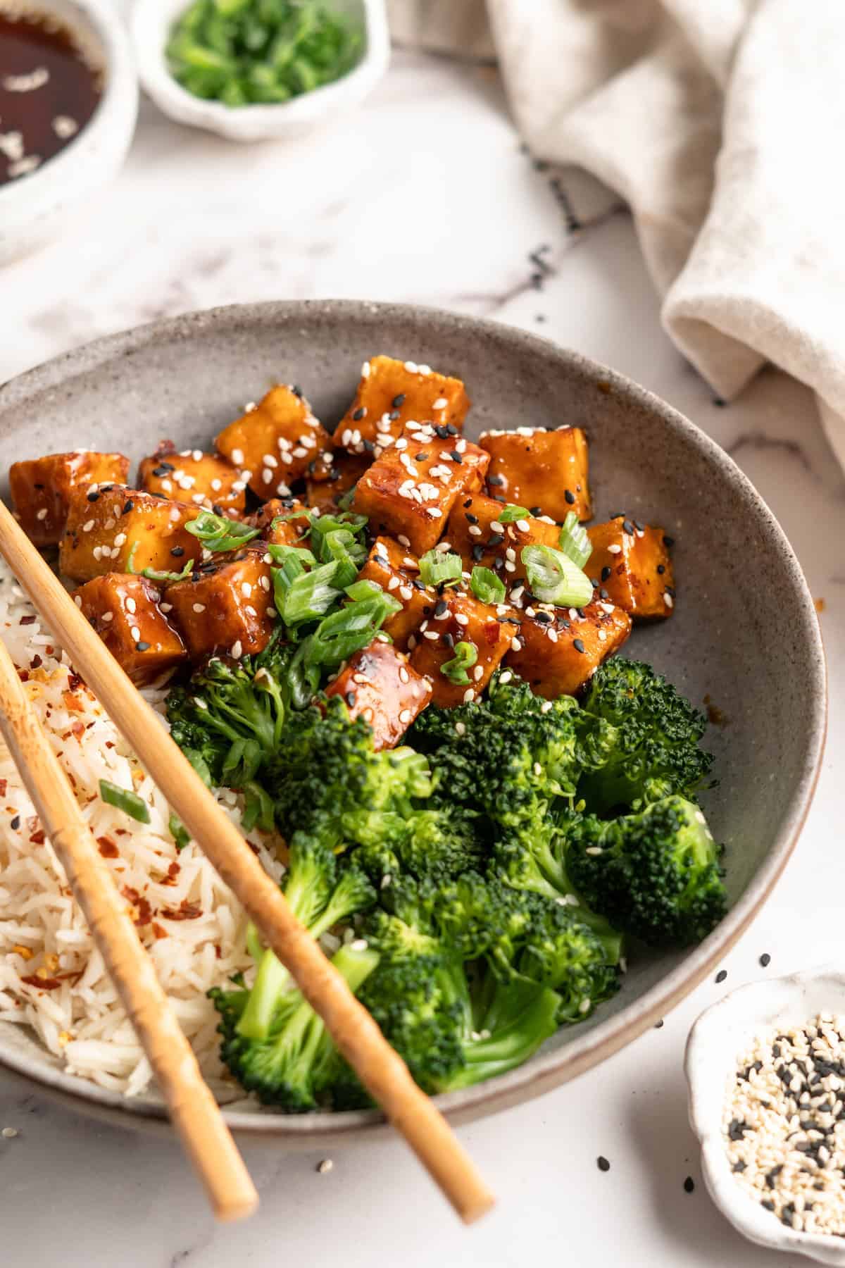 Bowl of General Tso Tofu with broccoli and white rice