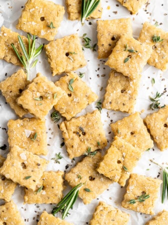 Vegan cheez-its with sea salt and rosemary