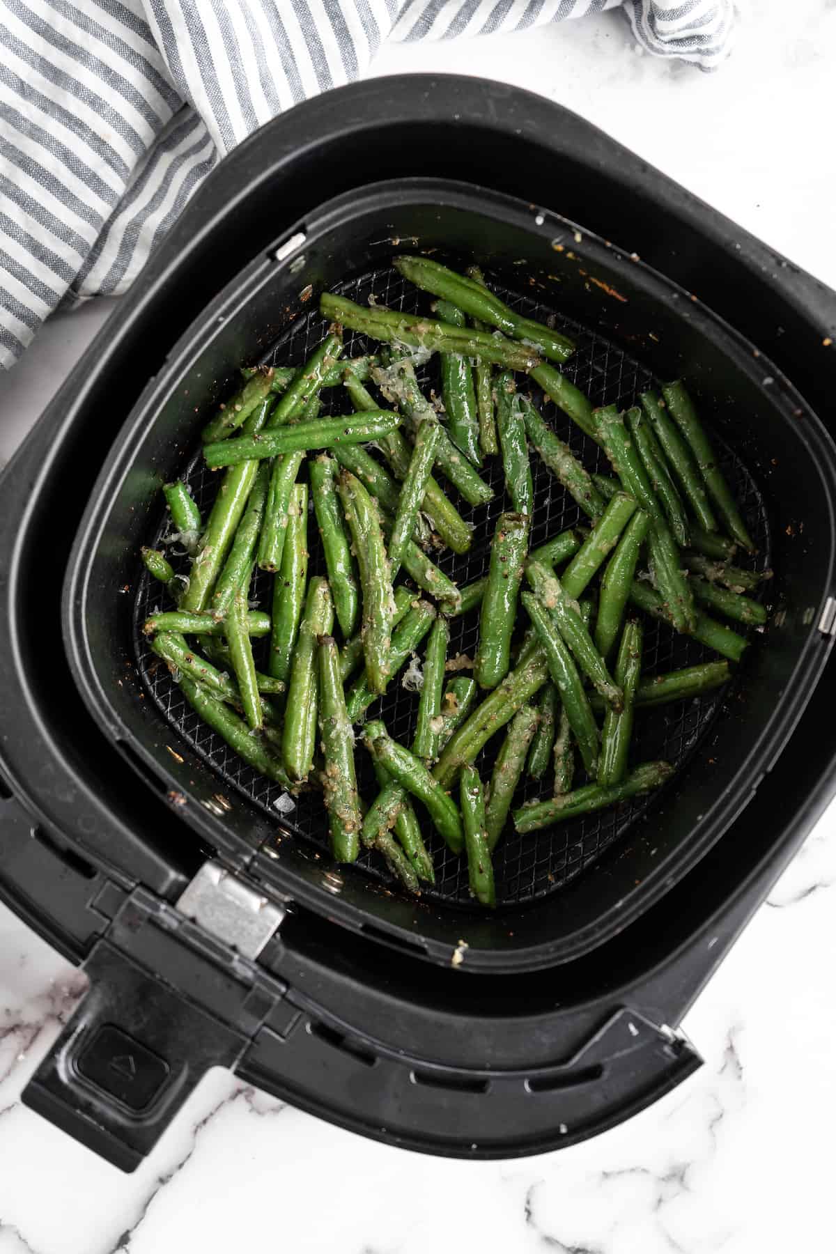 Cooked green beans in air fryer