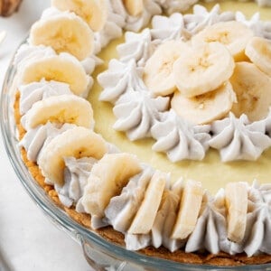 Closeup of banana cream pie in pie plate