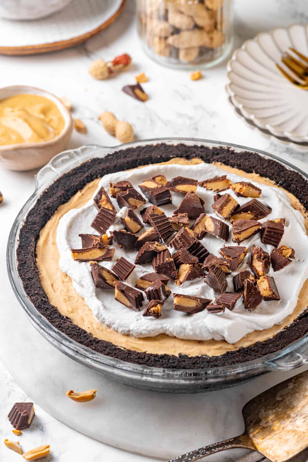 Whole vegan no-bake peanut butter pie in glass pie pan