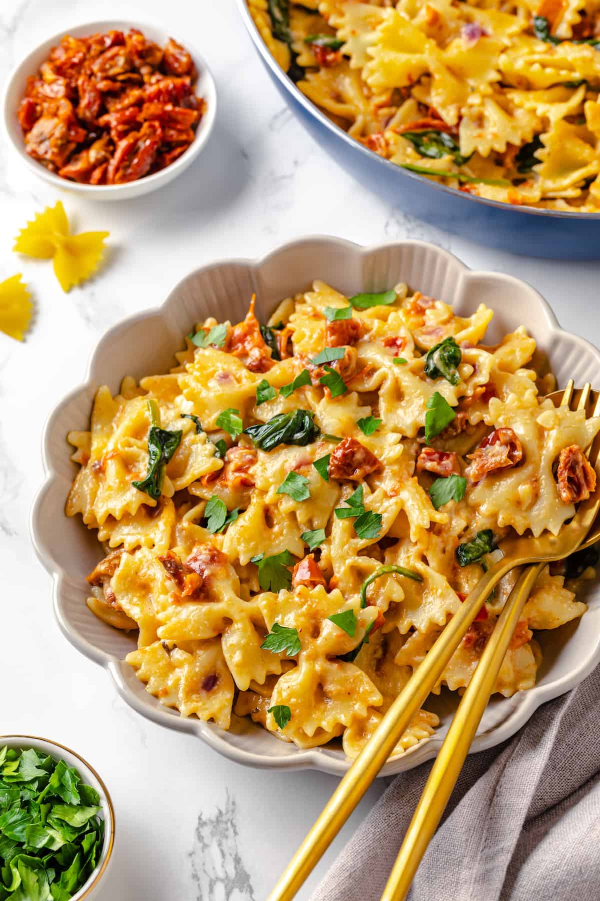 Sun-dried tomato pasta with spinach in bowl