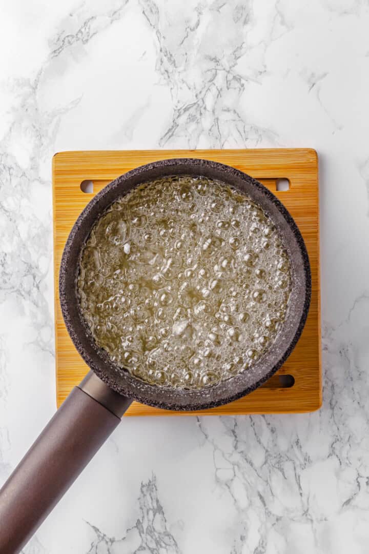 Sugar mixture for tanghulu boiling in pan