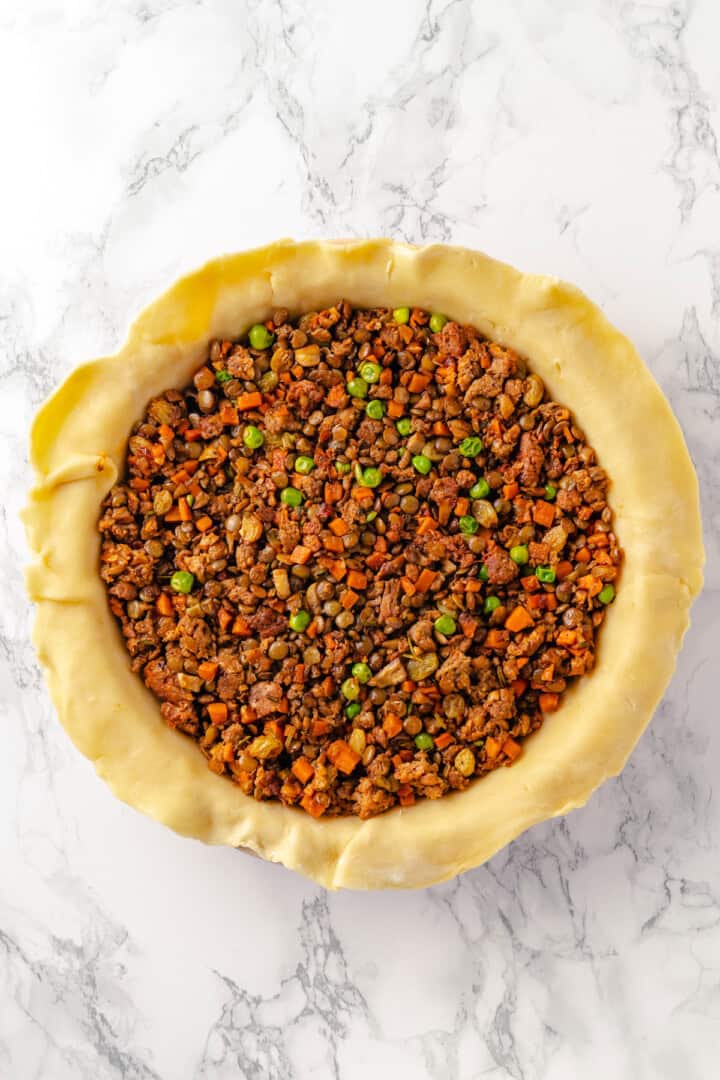 Filling added to crust for tourtière