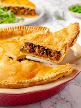 Lifting slice of tourtière from pan