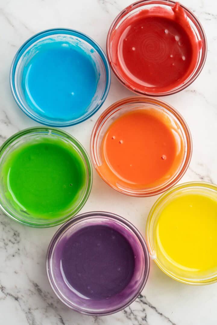 Coloured icing in bowls