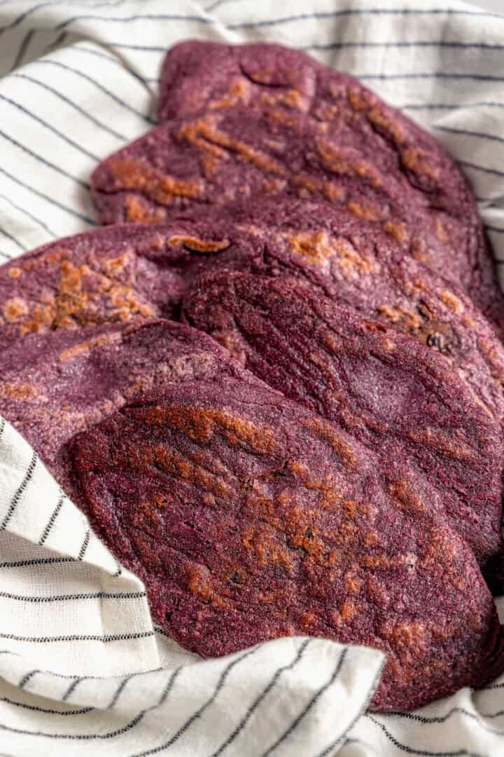 Cooked tlacoyos ready to serve.