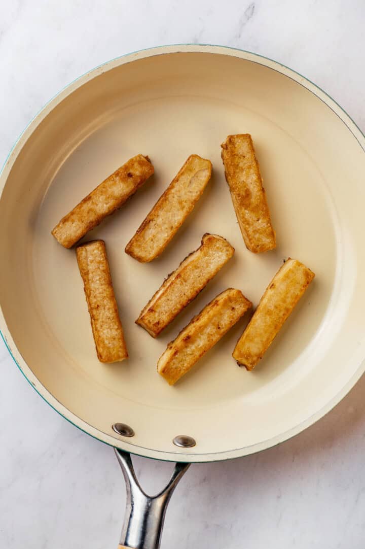 Cooking crispy tofu in skillet