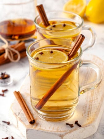 Two mugs of vegan hot toddy