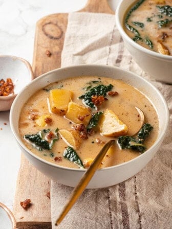 Creamy zuppa toscana in two bowls