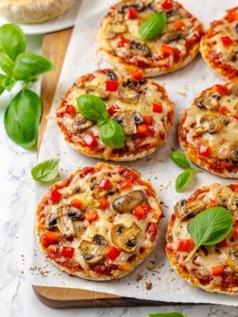 English muffin pizzas topped with red bell pepper and mushrooms