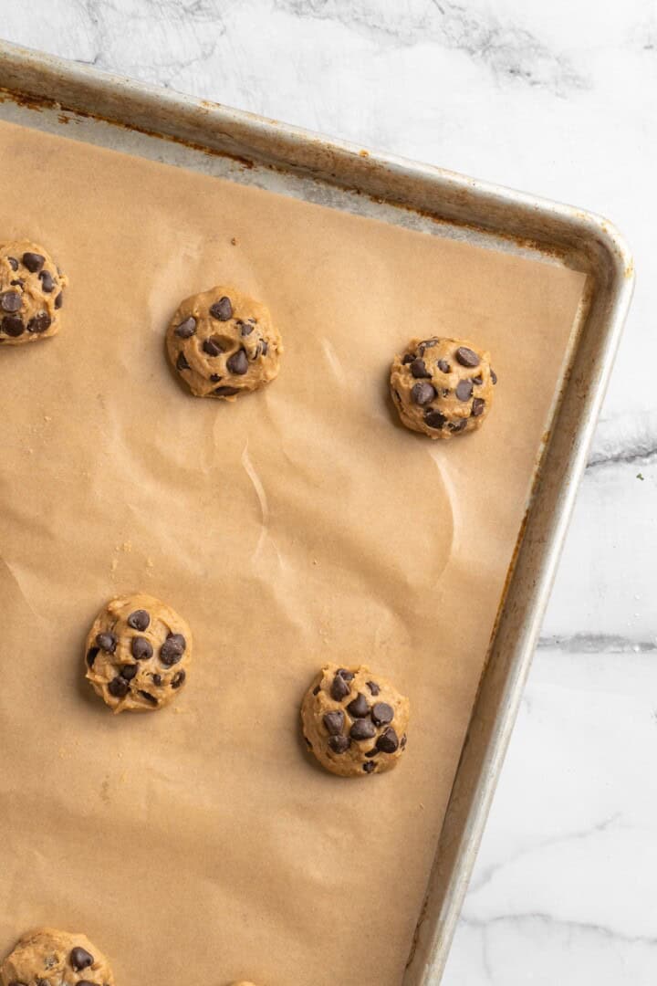 Cookie dough balls ready to bake.