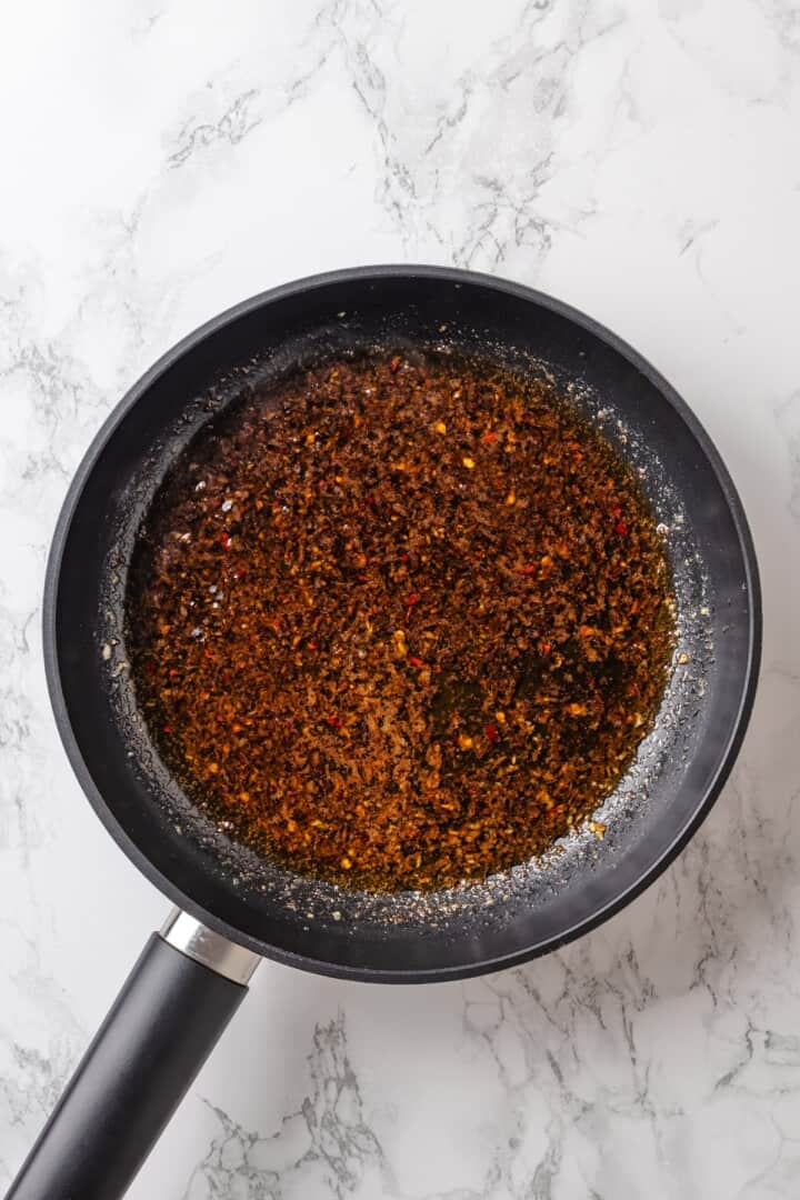 These vegan garlic noodles deliver bold, buttery garlic flavour in a quick, satisfying dish that’s ready in just 20 minutes! Sauce for garlic noodles in skillet.