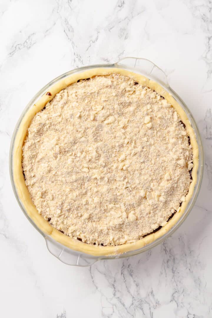 Unbaked vegan shoofly pie.