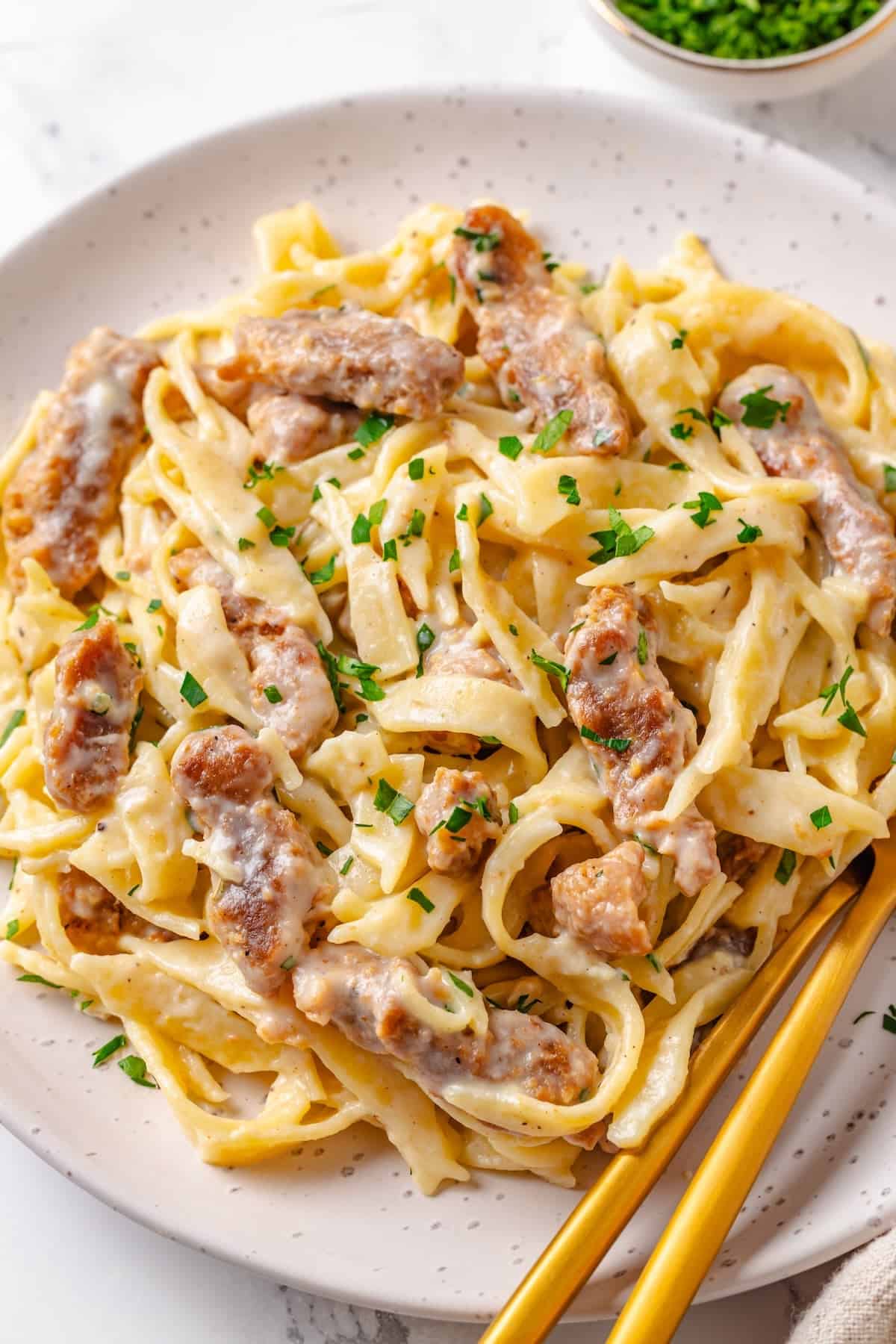 This vegan “chicken” Alfredo recipe is made with budget-friendly soy curls to replace the meat. It’s rich, garlicky and creamy. So good! Plate of vegan soy curl chicken alfredo.