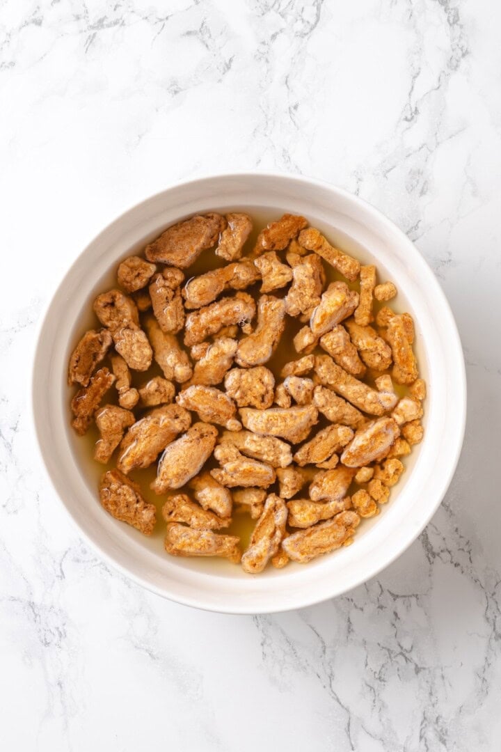 This vegan "chicken" and rice delivers all the cozy, savoury goodness of the meat-eater's version, no chicken required. Rehydrating soy curls in broth.
